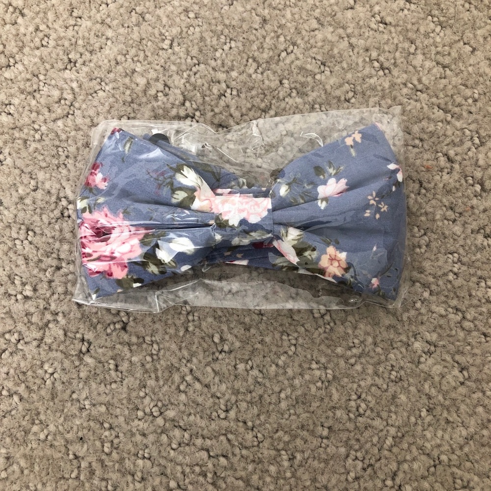 Blue floral bowtie